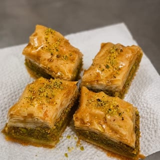 4pc of pistachio baklava
